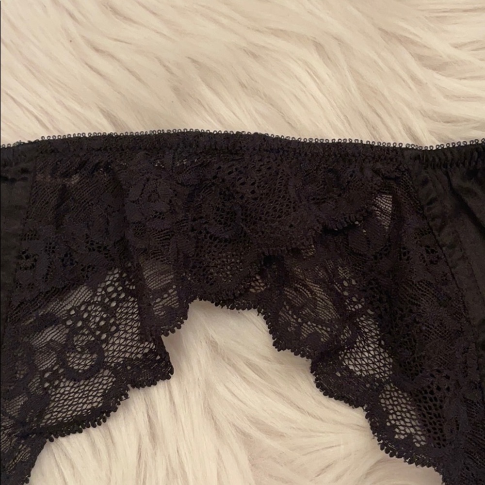 NWT Victoria’s Secret black lace garter belt - Picture 2 of 6